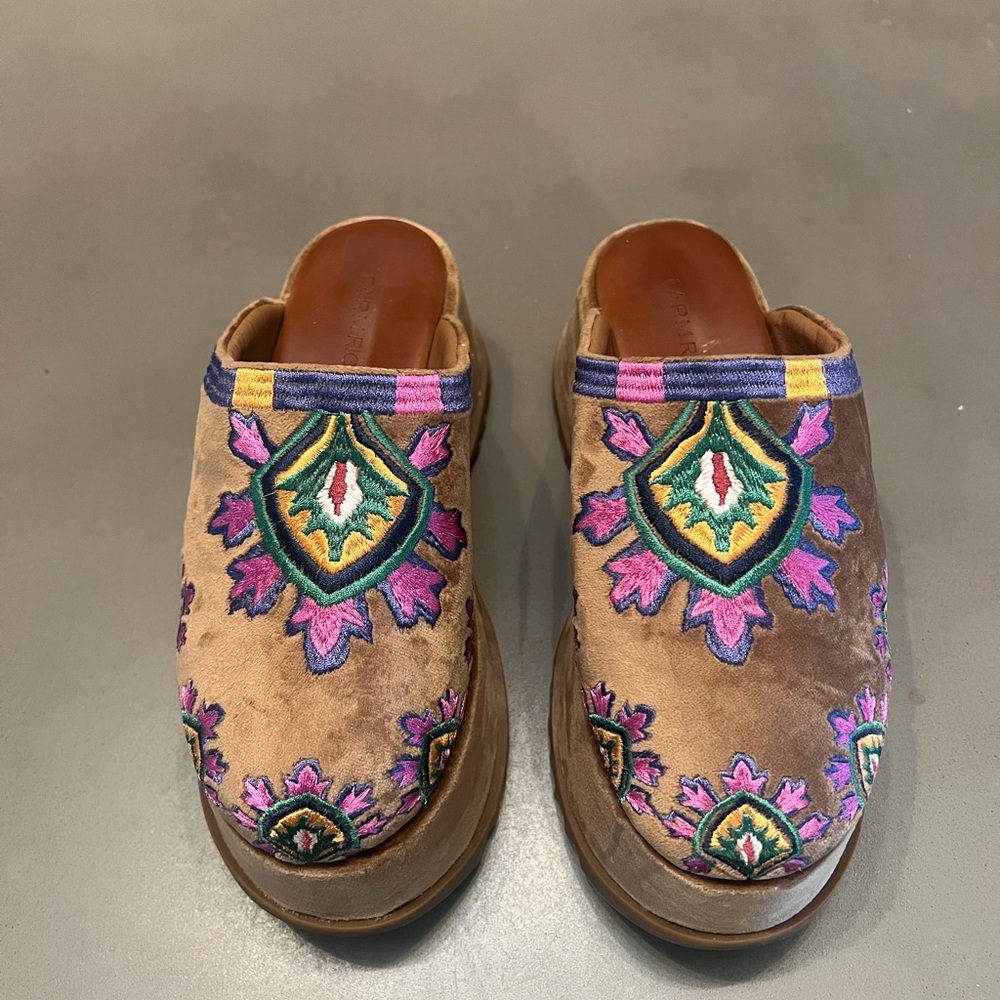 FARM Rio Multicolor Embroidered Mules